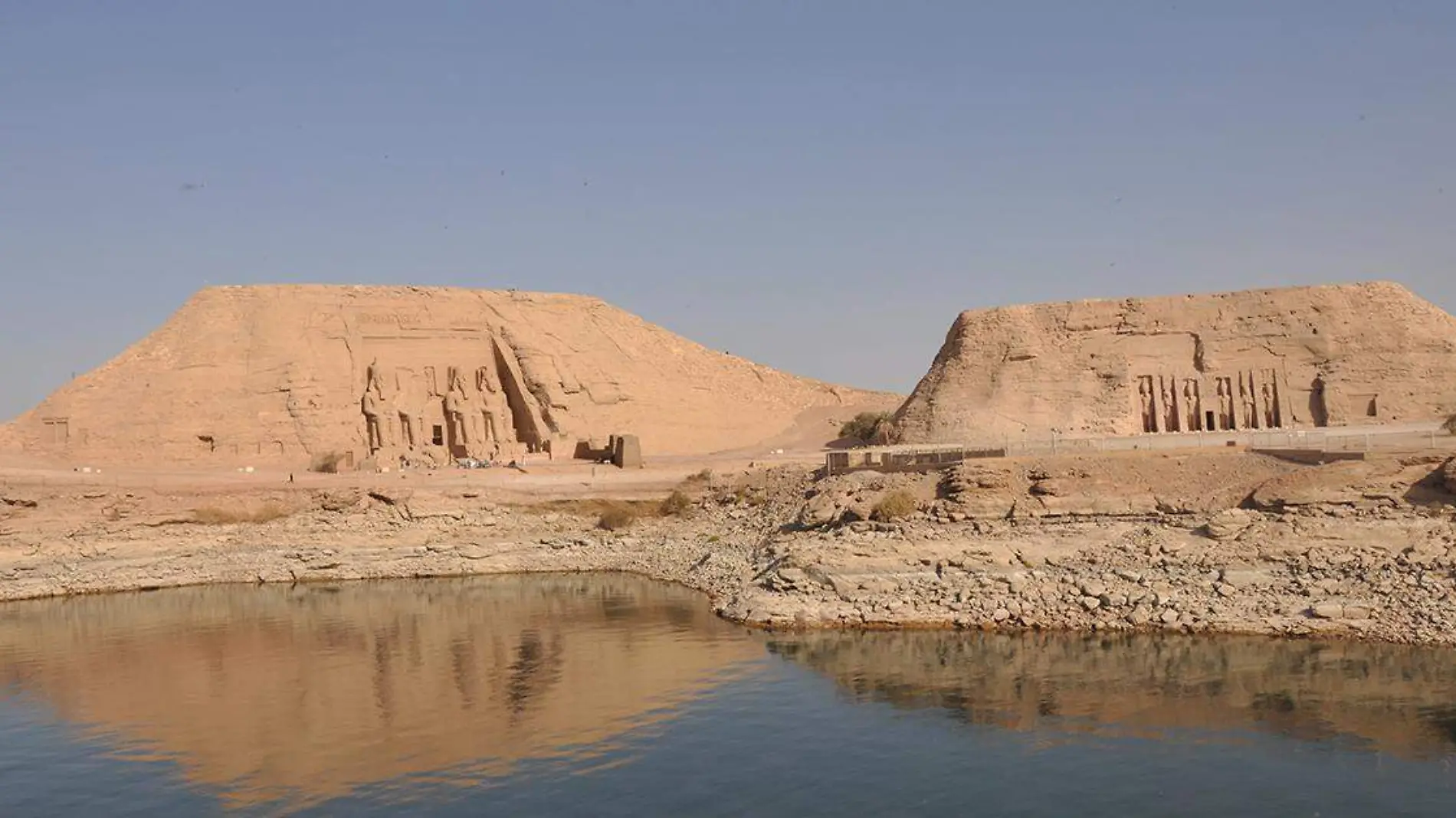 En Egipto, específicamente en el río Nilo, el agua se pintó de rojo como si de un afluente de sangre se tratara